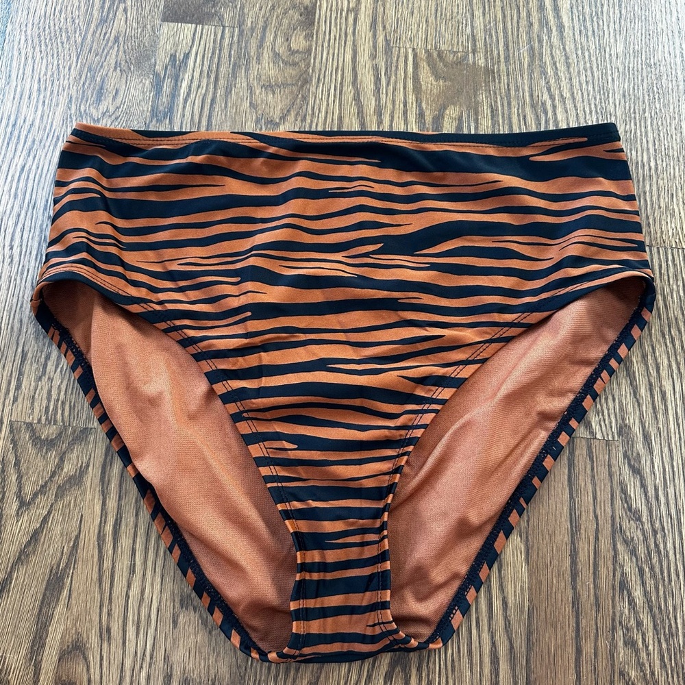 Kona Sol Tiger Stripe High-Waisted Bikini Bottoms, size L